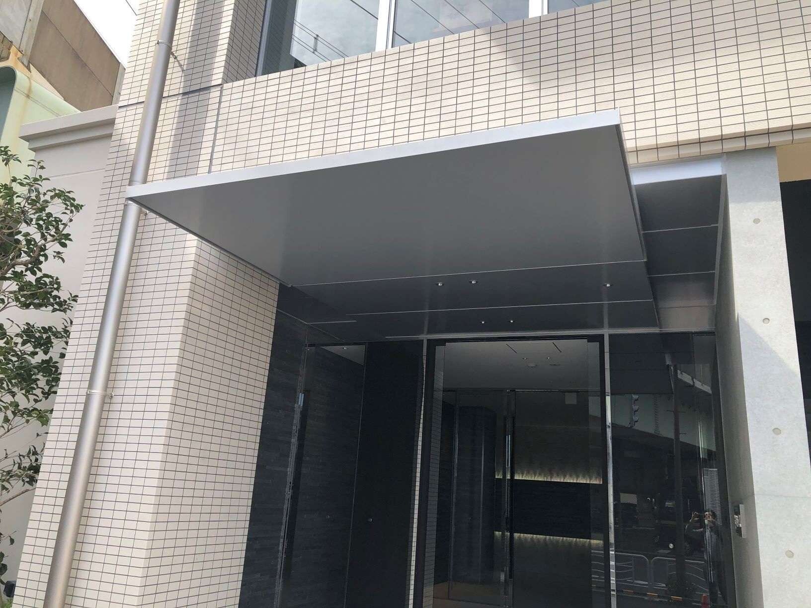 アルミハニカム庇工事